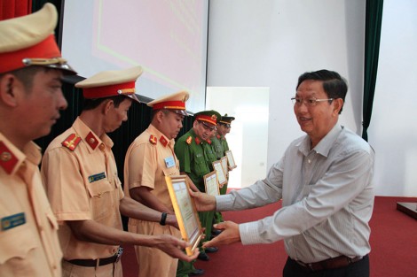 Những tấm gương dũng cảm