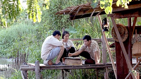 Nghĩa tình trong

“Nghiêng nghiêng dòng nước”