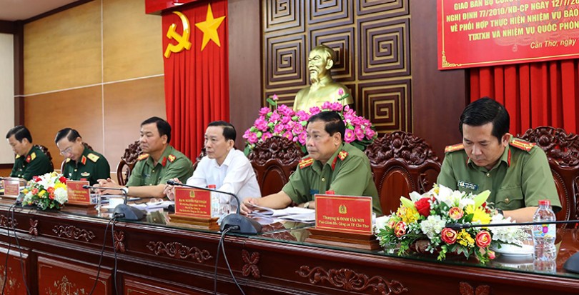Nâng cao hiệu quả công tác phối hợp, giữ vững

an ninh chính trị đất nước