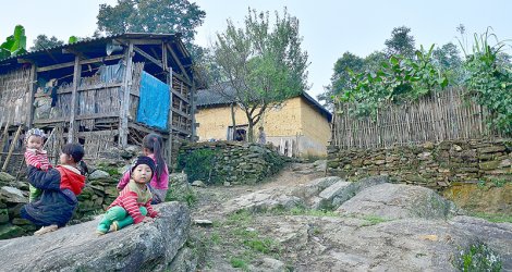 Vén mây ghé thăm làng trình tường