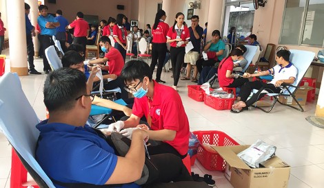 Tiếp nhận 256 đơn vị máu

từ người tình nguyện