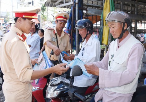 Đẩy mạnh tuyên truyền, phổ biến pháp luật giao thông 
