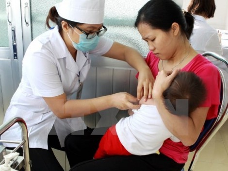 Khuyến cáo người dân chủ động đưa trẻ đi tiêm vắcxin phòng sởi
