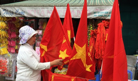 Nhiều hàng hóa, dịch vụ “ăn theo” bóng đá