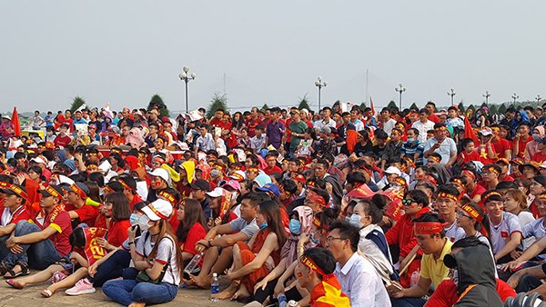 Cổ động viên Cần Thơ cuồng nhiệt cùng trận chung kết của U23 Việt Nam