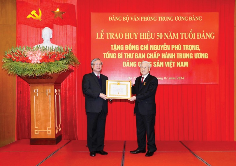 Cố gắng học tập và làm theo  gương Bác, xứng đáng là một đảng viên Đảng Cộng sản Việt Nam