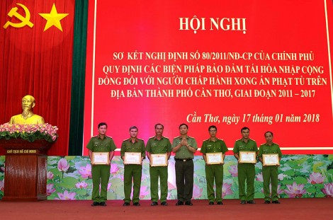 Tạo điều kiện, giúp đỡ các đối tượng lầm lỗi hoàn lương