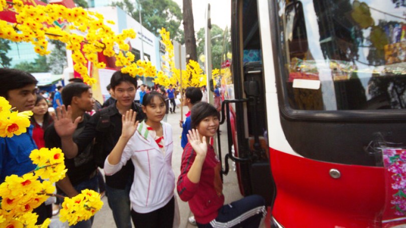 Tổ chức bán vé tàu, xe tại trường cho sinh viên về quê đón Tết