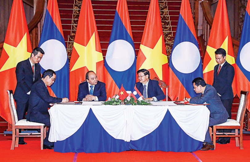 Ký kết 12 văn kiện hợp tác

đưa quan hệ Việt - Lào lên tầm cao mới