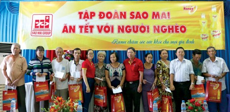 Tập đoàn Sao Mai tặng gần 5.000 phần quà cho người nghèo vui Xuân đón Tết