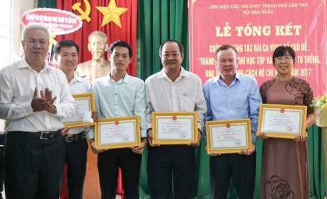 Lời ca dâng Bác