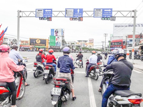 Phạt tiền đến 200.000 đồng khi không chấp hành chỉ dẫn của biển báo hiệu, vạch kẻ đường