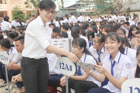 Đến bác sĩ trễ, mụn trứng cá nhỏ để lại sẹo to