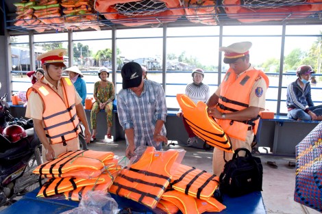 Kiên quyết xử lý những trường hợp vi phạm trật tự an toàn giao thông đường thủy nội địa