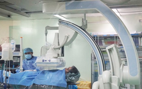 Điều trị thành công cho bệnh ho ra máu bằng chụp số hóa xóa nền và nút mạch phế quản