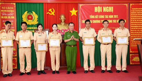 Triển khai Nghị quyết bảo đảm trật tự

an toàn giao thông đường bộ năm 2018