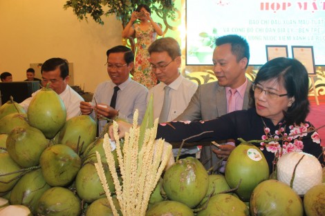 Công bố chỉ dẫn địa lý “Bến Tre" cho dừa Xiêm xanh và bưởi da xanh