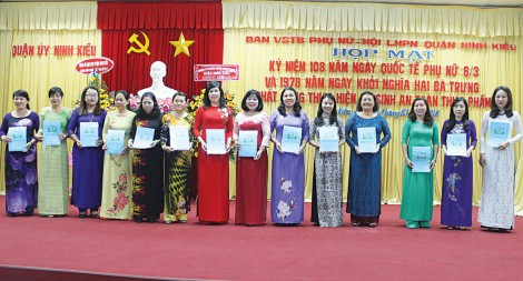 Phụ nữ thực hiện an toàn thực phẩm