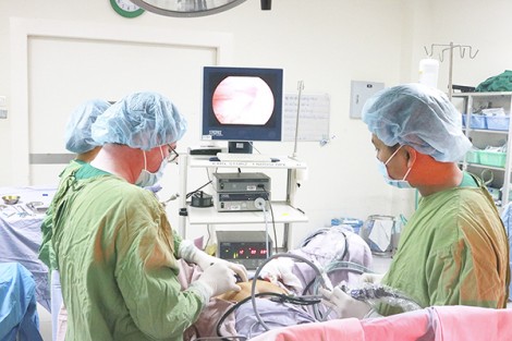 Nội soi điều trị sa sinh dục ở phụ nữ

tuổi mãn kinh