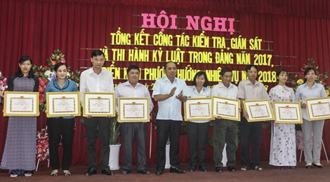 Nhiều giải pháp tăng cường xây dựng, chỉnh đốn Đảng