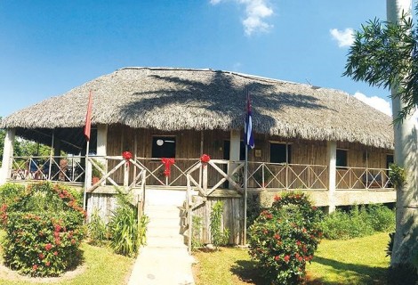 Làng Bến Tre - Nơi lưu giữ và truyền tiếp ngọn lửa truyền thống Việt Nam - Cuba