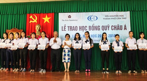 67 học sinh nữ nhận học bổng Quỹ Châu Á