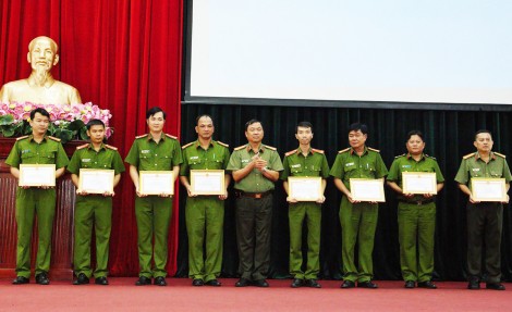 Chuyện nghề cảnh sát truy nã