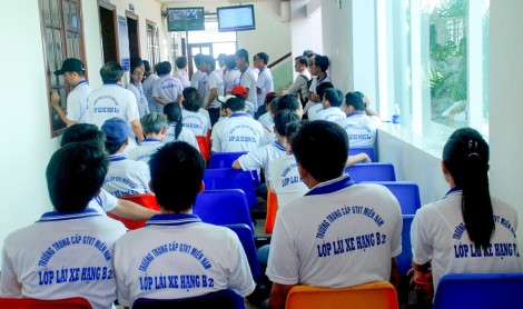 Tăng cường giám sát các kỳ thi sát hạch, cấp giấy phép xe