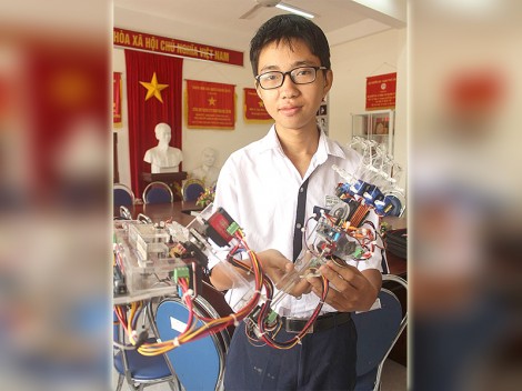 Cậu học trò đam mê chế tạo robot