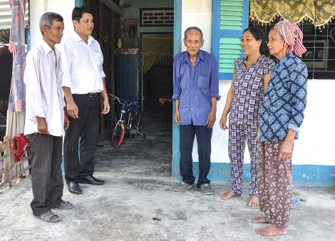 “Chăm bồi hội viên, quần chúng, cán bộ

người dân tộc Khmer”