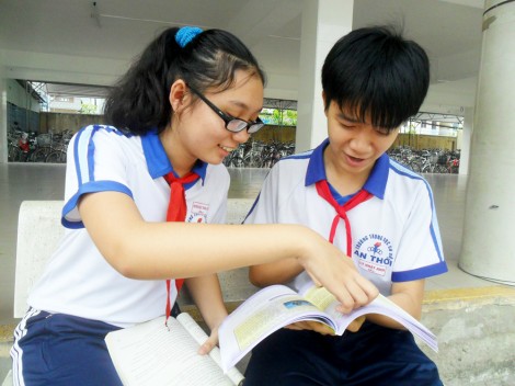 Đôi bạn giỏi tiếng Anh