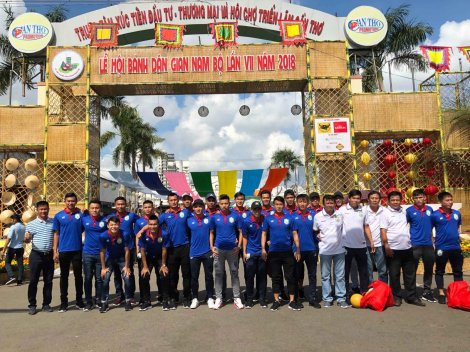 Cầu thủ XSKT Cần Thơ giao lưu tại Lễ hội Bánh dân gian Nam bộ 2018