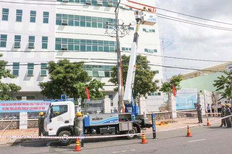 Ra mắt đội dịch vụ sửa chữa điện “nóng“