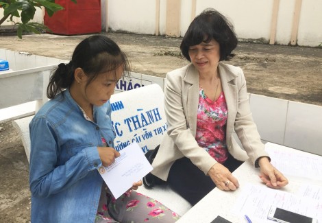 Hội bảo trợ bệnh nhân nghèo TP Cần Thơ hỗ trợ tiền cho Mỹ Phụng