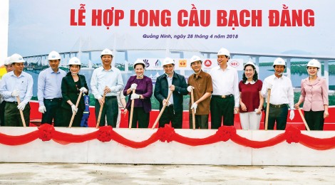 Chủ tịch Quốc hội Nguyễn Thị Kim Ngân dự Lễ hợp long cầu Bạch Đằng nối Quảng Ninh và Hải Phòng