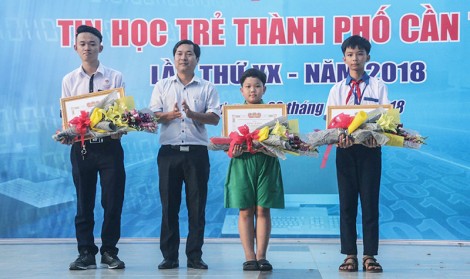 Duy Hoàng chăm ngoan, học giỏi