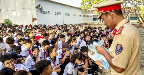Tích cực tuyên truyền trật tự an toàn giao thông cho giáo viên và học sinh