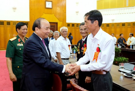 Thủ tướng tiếp đoàn đại biểu cựu thiếu niên Dũng sĩ diệt Mỹ