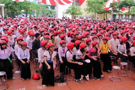 20.000 mũ bảo hiểm đạt chuẩn được trao cho học sinh trong năm nay