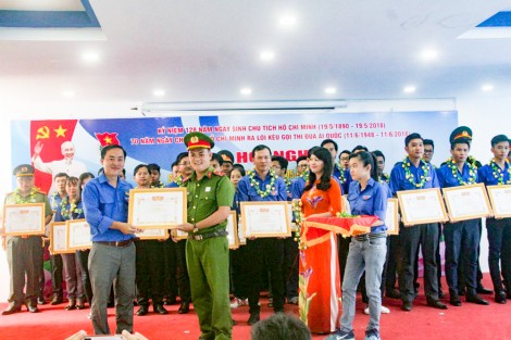 Tự giác, gương mẫu làm theo lời Bác