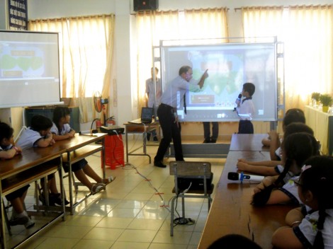 Học tiếng Anh thô​ng qua Toán và Khoa học