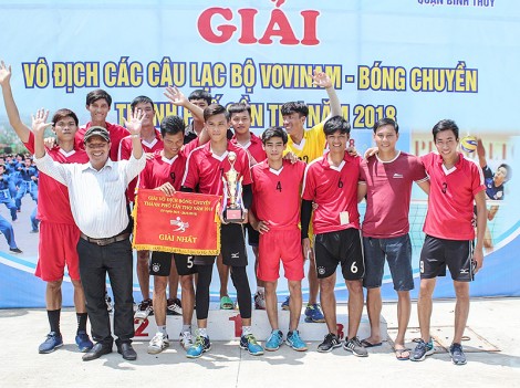 Bóng chuyền Cờ Đỏ lại lên ngôi
