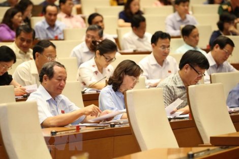 Kỳ họp thứ 5, Quốc hội khóa XIV: Thảo luận hai dự án luật