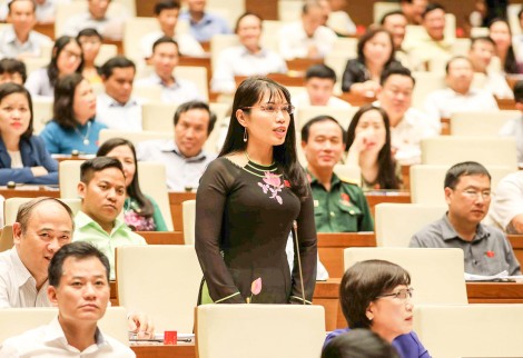 Bộ trưởng Lao động - Thương binh và Xã hội, 
Bộ trưởng Tài nguyên Môi trường trả lời chất vấn
