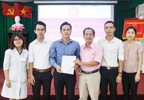 BV Phụ sản TP Cần Thơ khen thưởng đột xuất ê kíp

cứu sống bệnh nhân ngưng tim