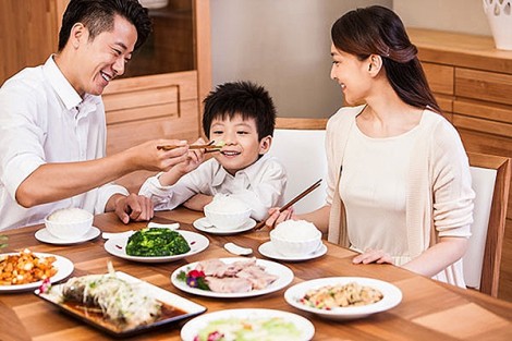 Tập cho trẻ thói quen ăn uống lành mạnh