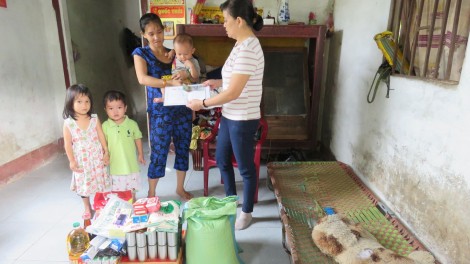 Nhà hảo tâm giúp vợ, con anh Nguyễn Văn Lý