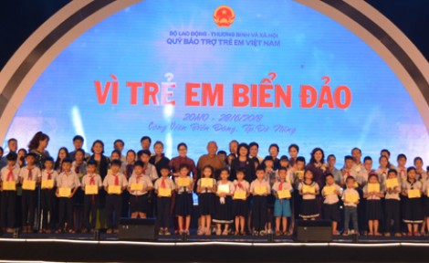 Ấm lòng chiến sĩ Trường Sa