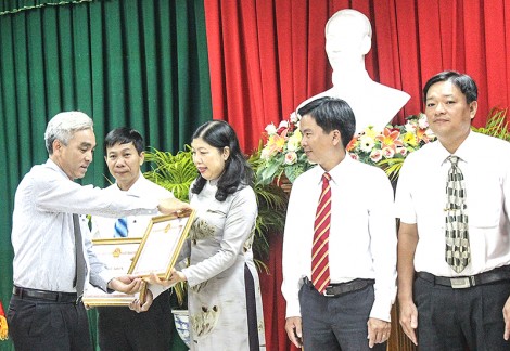 Làm theo Bác bằng những việc thiết thực