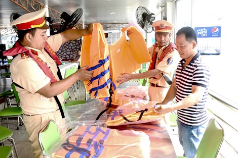 Phối hợp liên ngành bảo đảm trật tự

an toàn giao thông đường thủy nội địa